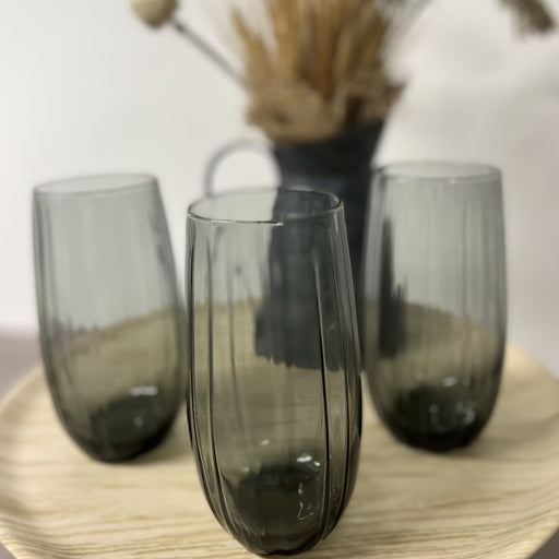 Verre à eau noir
