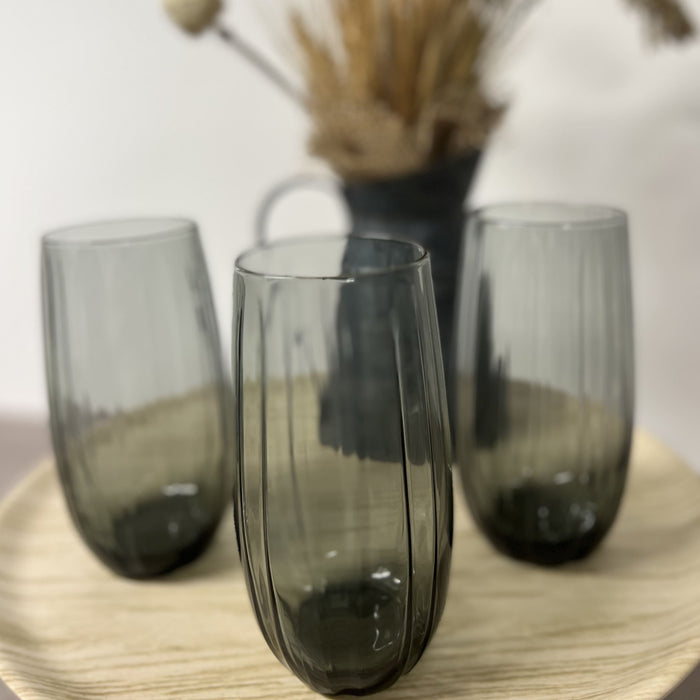 Verre à eau noir