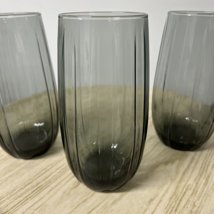 Verre à eau noir